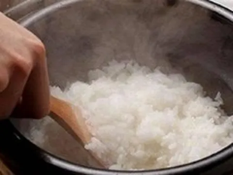 2 lỗi nấu cơm nhiều người Việt làm quen đến mức không biết là SAI