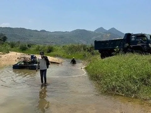 Khánh Hòa: “Cát tặc” hoạt động giữa trưa, bố trí người cảnh giới