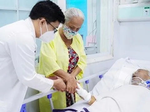 Tài xế xe ôm nguy kịch, không có tiền chữa trị