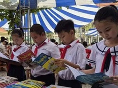 Xã đầu tiên trên cả nước cấp sách giáo khoa miễn phí cho học sinh