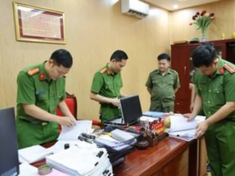 Cận cảnh khám xét, bắt giữ một Giám đốc Trung tâm trợ giúp xã hội