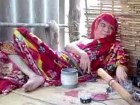 "Ma rừng" giữa đại ngàn: Hàng chục năm không tắm, không rời giường nửa bước