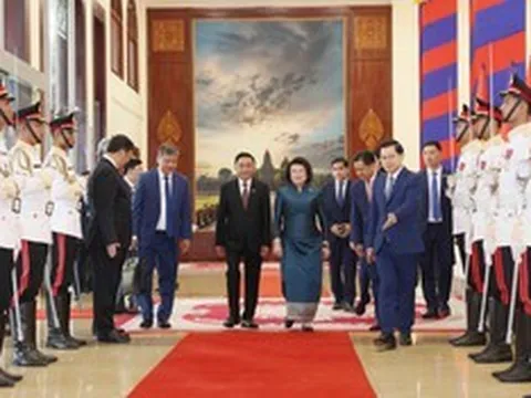 Lễ đón trọng thể Thường trực Ban Bí thư Trần Cẩm Tú thăm Campuchia