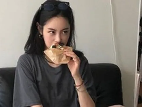 Ở nhà tập thể cơ quan, trả nợ gần 1 tỷ xây nhà cho bố mẹ, 30 tuổi trắng tay, dân mạng: "Rồi có được thừa kế không?"