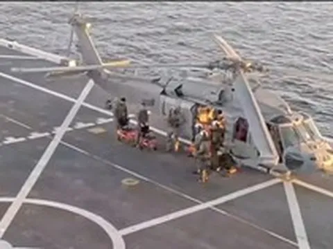 Hình ảnh đầu tiên của phi hành đoàn Artemis II khi trở về trái đất, trạng thái sức khoẻ gây chú ý