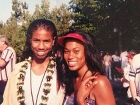 Ảnh cũ gây sốt: Một phụ nữ hối tiếc không dám ‘tỏ tình’ ở tuổi 19 - Bất ngờ danh tính chàng trai năm xưa