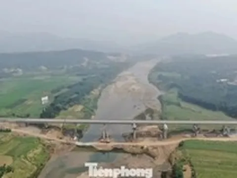 Hình ảnh cây cầu trên cao tốc Nội Bài - Lào Cai