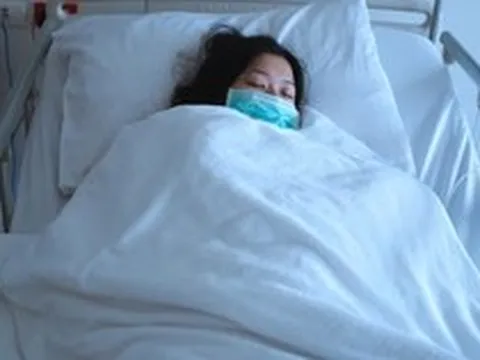 Cô gái 23 tuổi đã mắc ung thư giai đoạn cuối, bác sĩ cảnh báo: Làm 4 việc này chẳng khác nào “bào mòn” cơ thể mỗi ngày