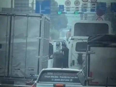 Tài xế xe container lạng lách sau mâu thuẫn giao thông ở TPHCM