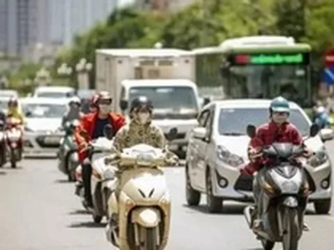 Nắng nóng gay gắt bao phủ toàn miền Bắc