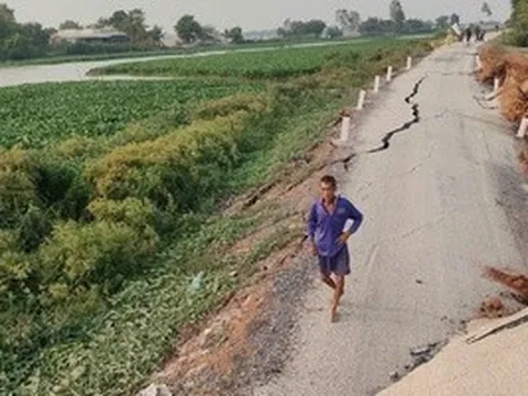 Sạt lở nghiêm trọng ở Tây Ninh, đường 60 m sụt lún