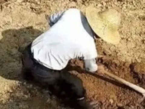 Lão nông báo nhặt được khối đồng cao 19,6cm, hiện trường nhanh chóng bị phong tỏa