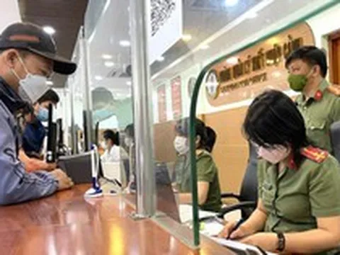 Cục Thuế thông báo: Những người có tên sau ở TPHCM, Hà Nội và một số địa phương khác bị tạm hoãn xuất cảnh