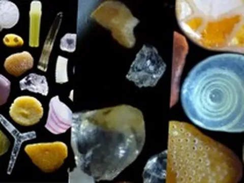 Tại sao hình dạng của cát trong sa mạc lại khác với cát trên bãi biển?