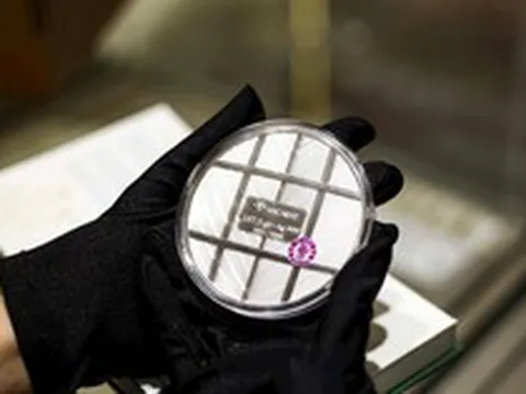 Sáng 14/4: Giá bạc tăng gần 2 triệu đồng/kg