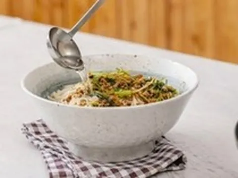 Người đàn ông 55 tuổi ngày nào cũng cho giấm vào đồ ăn, 6 tháng sau khám sức khỏe bác sĩ lo lắng: "Ông đã ăn gì vậy?"