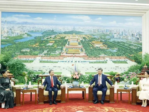 Hai Tổng Bí thư, Chủ tịch nước Việt Nam - Trung Quốc dùng tiệc trà