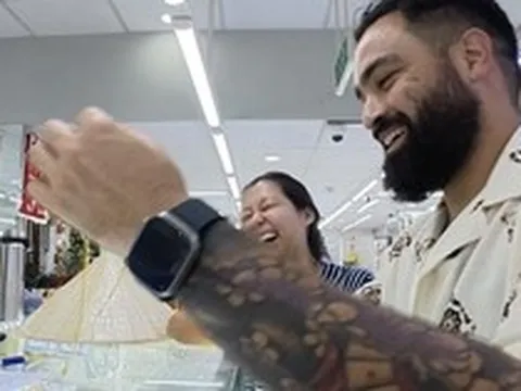 Khách Tây sang tận Việt Nam mua vàng 18k, khâm phục tài năng của thợ kim hoàn