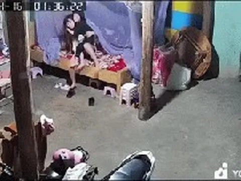 Bé gái hốt hoảng ôm em nhỏ lao khỏi giường vì tiếng động ầm ầm lúc rạng sáng: Cảnh tượng trong căn phòng sau đó khiến nhiều người thót tim