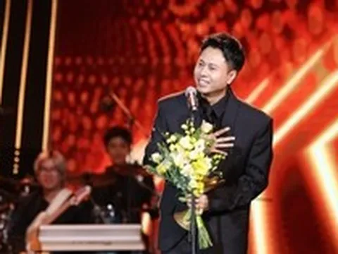 Nhạc sĩ 8X vừa giữ vai trò Giám đốc âm nhạc, vừa “ẵm” luôn giải thưởng cao quý tại Lễ trao giải Cống hiến lần thứ 20