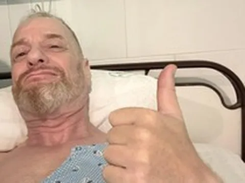 Khách Tây hết lời ca ngợi y tế Việt Nam: Phản ứng của dân mạng mới gây chú ý