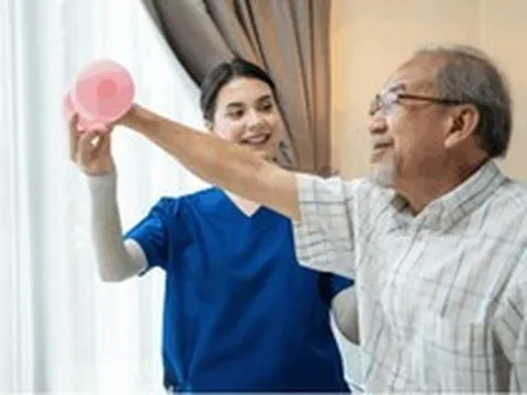 Chăm sóc sức khỏe trị liệu lâu dài cho người cao tuổi: Tại sao nên chọn ở nhà?