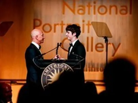 Quý tử 26 tuổi nhà tỷ phú Jeff Bezos: Nhan sắc cực điển trai, bỏ ngỏ khả năng thừa kế khối tài sản hàng chục tỷ USD