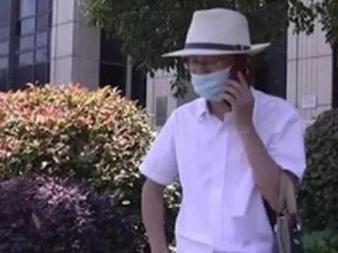 Ra ngân hàng xin rút 579 triệu đồng từ tài khoản của người cha quá cố, người đàn ông bị nhân viên từ chối: “Chúng tôi chỉ làm theo quy định”