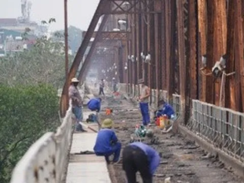 Cận cảnh sửa chữa cầu Long Biên