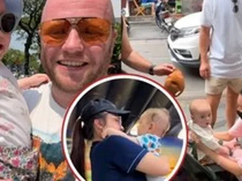 Khách Tây giữ kẽ suốt 9 tháng để rồi vỡ òa trước tình yêu thương trẻ con của người Việt