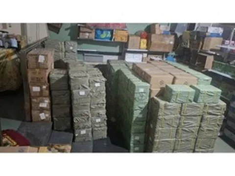 Đột kích kho mỹ phẩm ở TP HCM, phát hiện hàng ngàn chai “3 không”