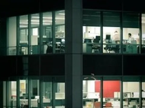 4 ngành học cũ nhưng không lỗi thời, AI không thể thay thế