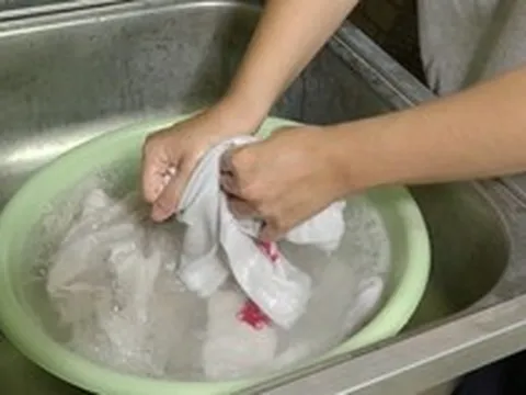 Người phụ nữ ảnh hưởng hô hấp sau 6 tháng giặt quần áo theo cách này