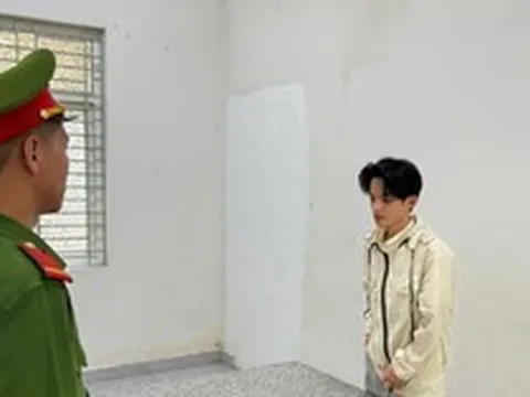 Thi hành lệnh bắt tạm giam 'cô đồng' Nguyễn Đức Quyền SN 2001