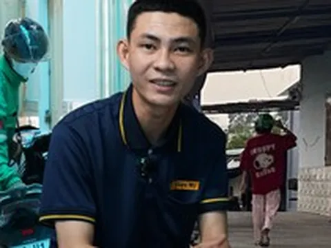 Chuyến xe 36 ngàn đồng giúp bé gái tìm cha của Trần Phi Vũ: "Đôi lúc cũng chạnh lòng vì hoàn cảnh mình khó khăn nên không giúp được nhiều"