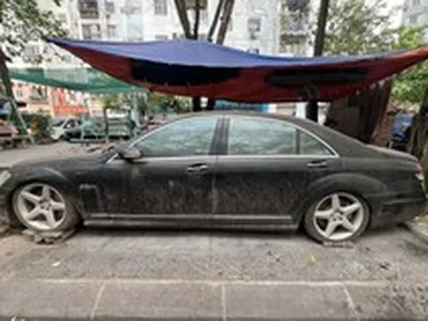 Ô tô Mercedes S63 bị bỏ quên 10 năm trên vỉa hè Hà Nội là tang vật vụ án