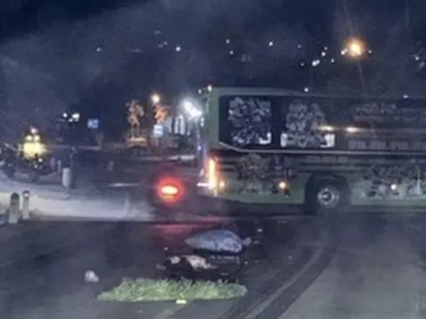 Xe khách tông xe máy, 2 người tử vong tại chỗ