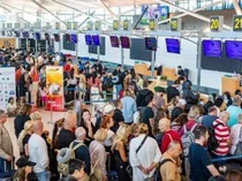 Khách đi máy bay chú ý: 1 hãng hàng không Việt Nam vừa cho phép ký gửi hành lý ngay tại khách sạn