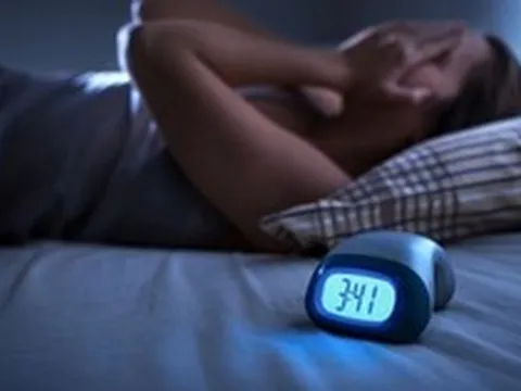 Thức giấc vào giữa đêm, có 3 điều tuyệt đối không nên làm