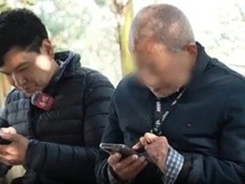 Chàng trai nhận lương 19 triệu để ‘làm cháu toàn thời gian’ cho cụ già 91 tuổi