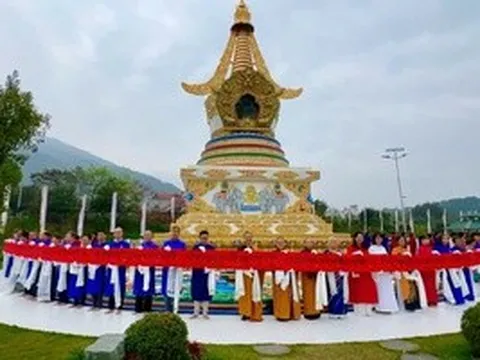 Khai mở cuộn thư pháp Đại Bi Quan Âm 200 mét trước ngày Giỗ Tổ