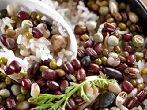 Lời khuyên đến những gia đình thường xuyên ăn cơm trộn các loại hạt