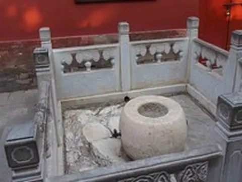 Hé lộ bí ẩn Tử Cấm Thành có 72 giếng nước nhưng hàng trăm năm không ai dám uống 1 giọt