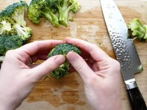 Lời khuyên của chuyên gia đến những người thích ăn bông cải xanh: 2 thứ này chống ung thư gấp 100 phần bông, toàn bị bỏ