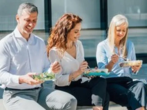 Vì sao người Pháp cấm ăn trưa tại bàn làm việc?