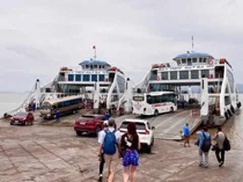 Toàn bộ người dân đi du lịch Cát Bà chú ý: Bến phà dừng chuyên chở phương tiện ra đảo