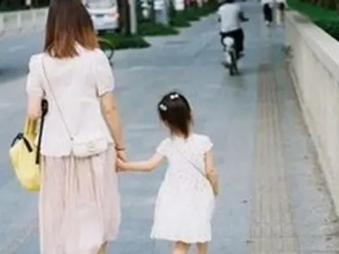 Già rồi tôi mới nhận ra: Đừng bao giờ thể hiện 4 hành vi này trước mặt con cái!