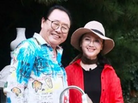 'Trư Bát Giới' Mã Đức Hoa: Viết 300 thư tay, tặng vợ nhẫn kim cương ở sân bay