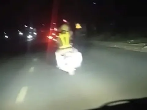 CLIP: Hai nữ sinh được CSGT Đắk Lắk kịp thời dẫn đường đi cấp cứu