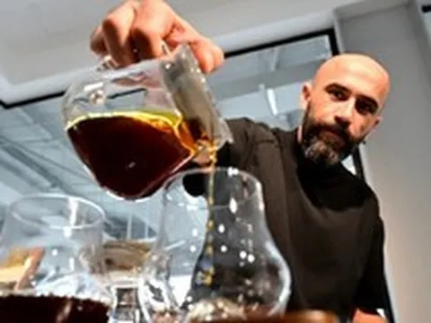 Ly cà phê đắt nhất thế giới 25 triệu đồng có gì đặc biệt?